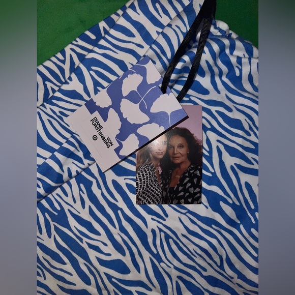 NWT Diane Von Furstenberg x Target Blue Patterned Women's Skirt size Large - Picture 8 of 10